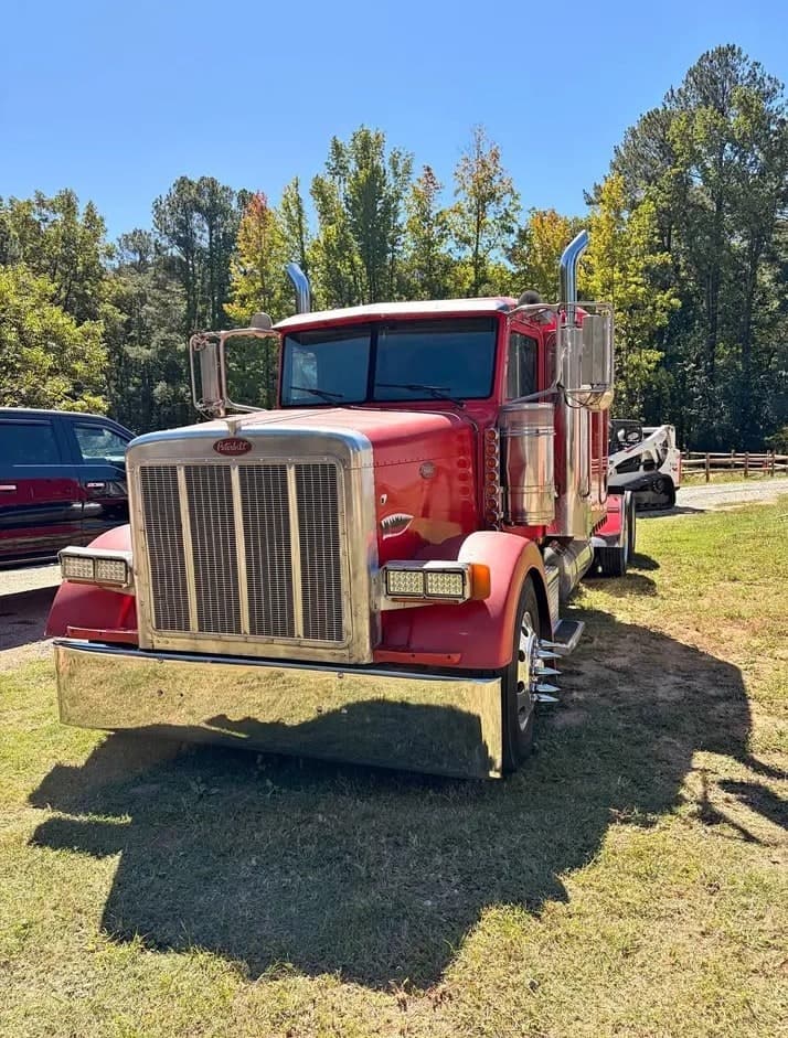 2005 Peterbilt 379 Sleeper Cab – $45,000 OBO — photo 1