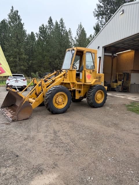 1974 CAT 910 Wheel Loader — photo 1